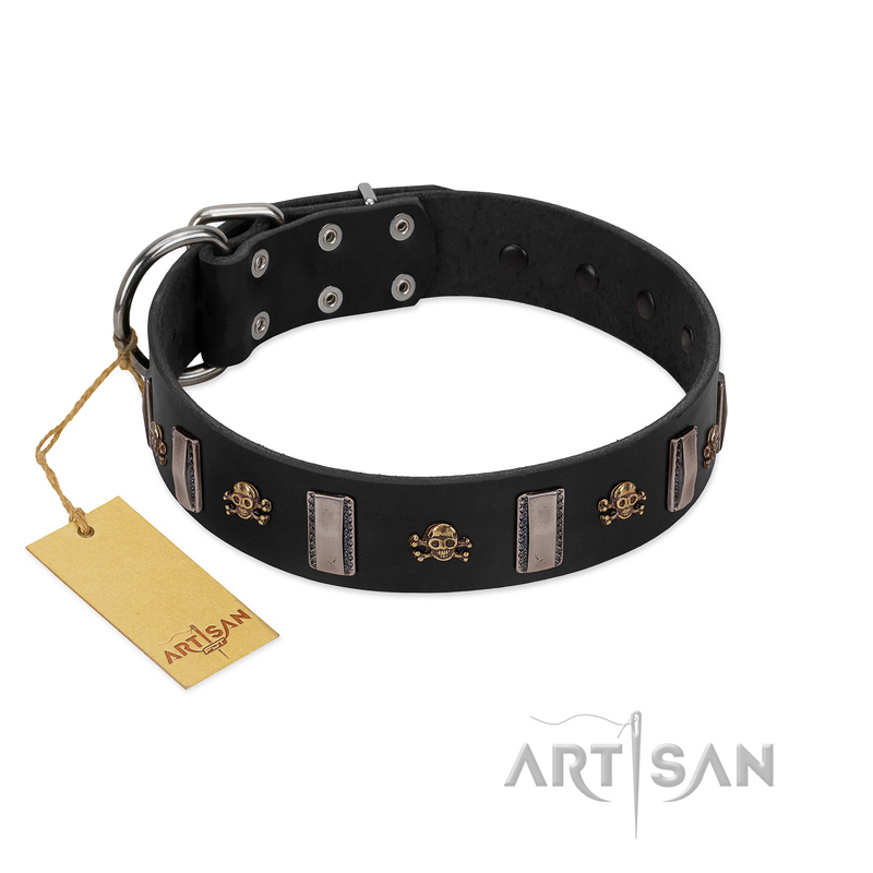 "Pirates' Symbol" Fashionable FDT Artisan Black Leather Pitbull Collar with Silver-Like Plates and Gold-Like Skulls