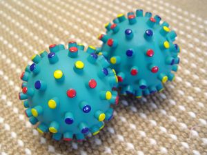 Crazy Color Rubber Ball Makes Sound (4,8 inch) - Click Image to Close